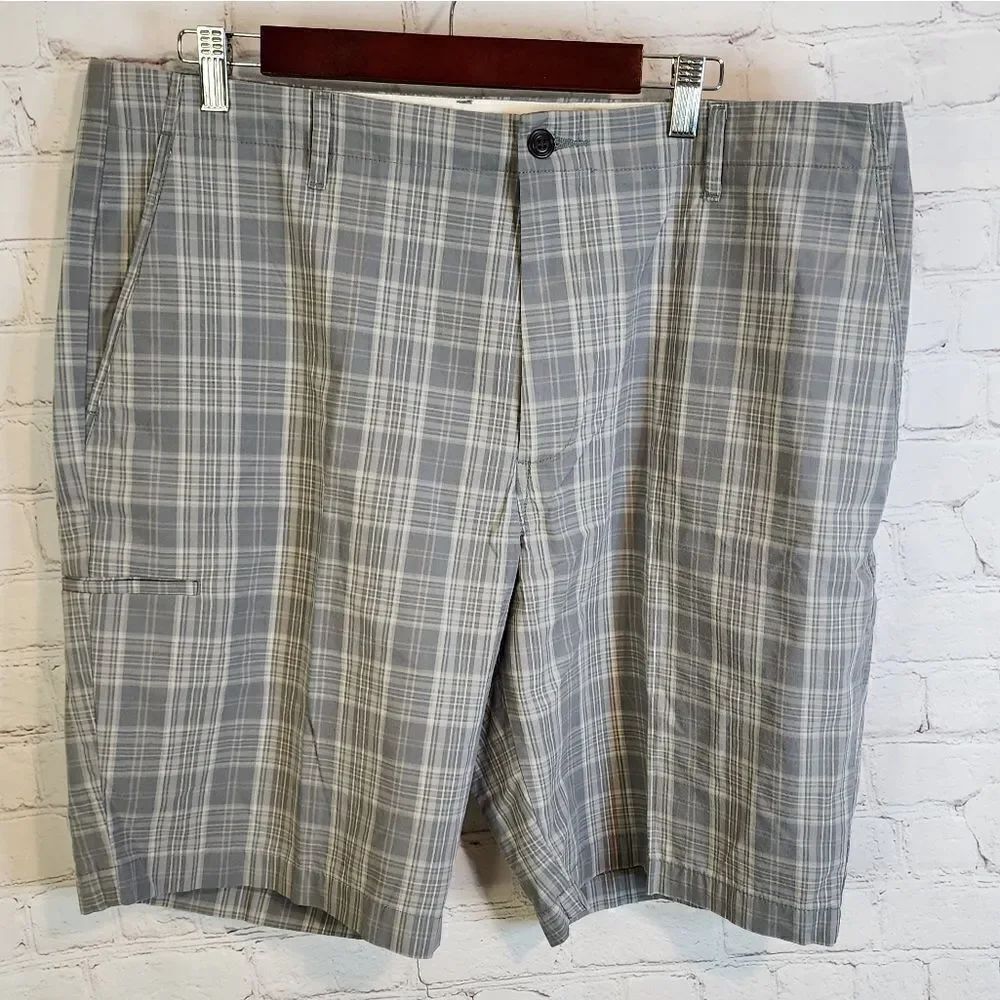 Men's Dockers plaid shorts, size 38
